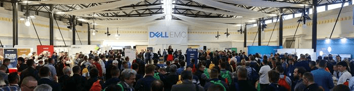 O imagine care conține scenă, persoană, hol, îmbrăcăminte
Conținutul generat de inteligența artificială poate fi incorect.